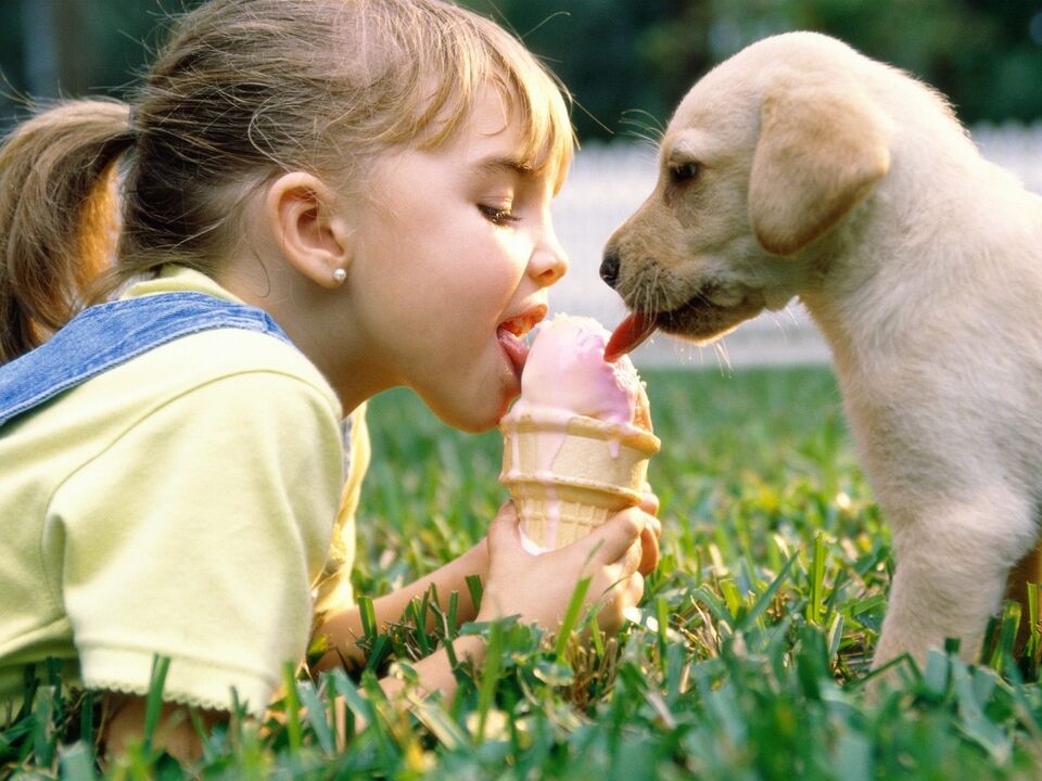 girl and dog eat ice cream and get infected with parasites